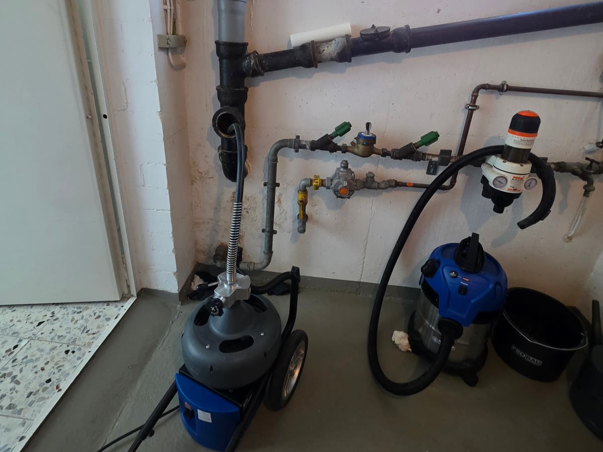 Motorspirale und Sauger im Hausanschlussraum